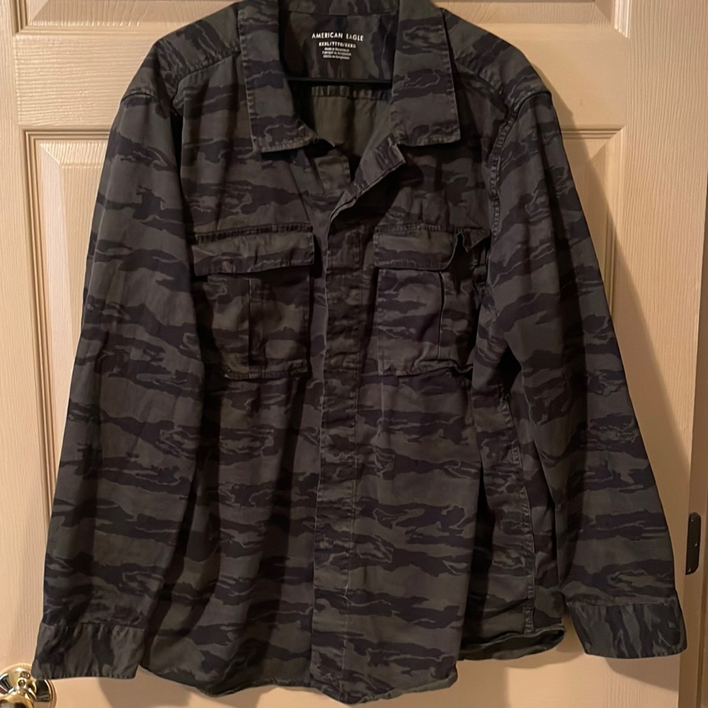 American Eagle button down size XXXL